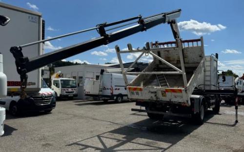 Renault D13 Kipper mit PK9002 Kran