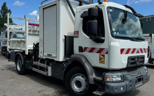 Renault D13 Kipper mit PK9002 Kran