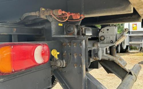 Renault D13 Kipper mit PK9002 Kran